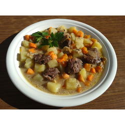TERNERA A LA CREMA CON PAPAS Y CHAMPIÑONES