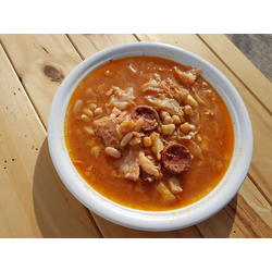 CALDO GALLEGO CON CHORIZO, POROTOS Y GARBANZOS