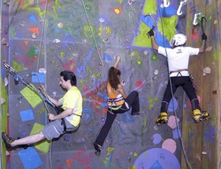 MURO DE ESCALADA EN ROCA - HIELO