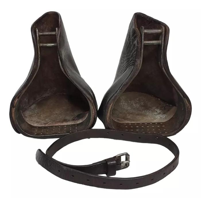 ANTIGUO PAR DE ESTRIBOS CAPACHO DE USO MILITAR
