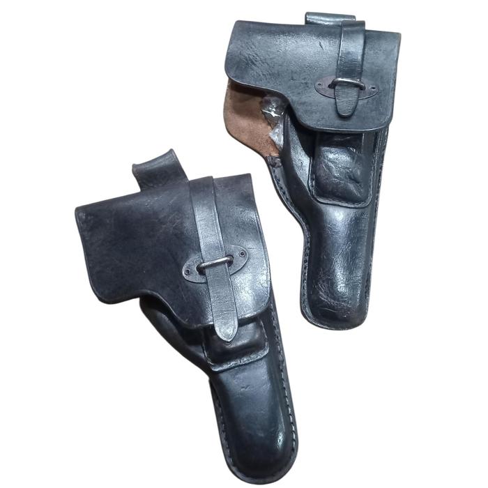 PISTOLERA DE CUERO NEGRO CON PORTA CARGADOR -USADA-