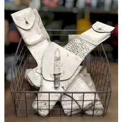 PISTOLERA BLANCA DE CUERO CON PORTA CARGADOR